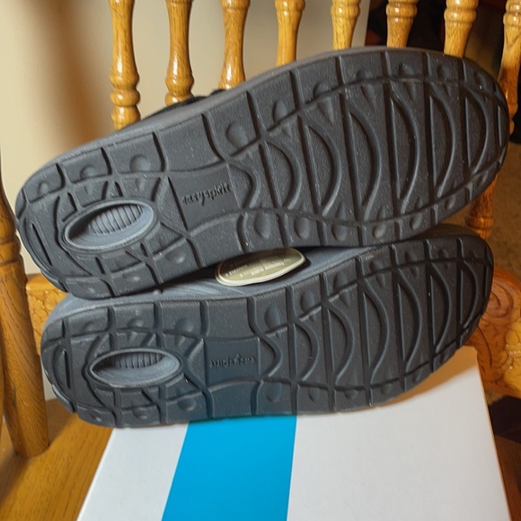 New in Box!! Easy Spirit Fabulous Size 7 - Picture 5 of 7